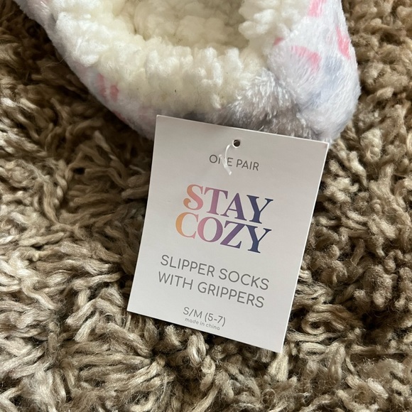 NWT Stay Cozy women’s slipper socks - Picture 3 of 5
